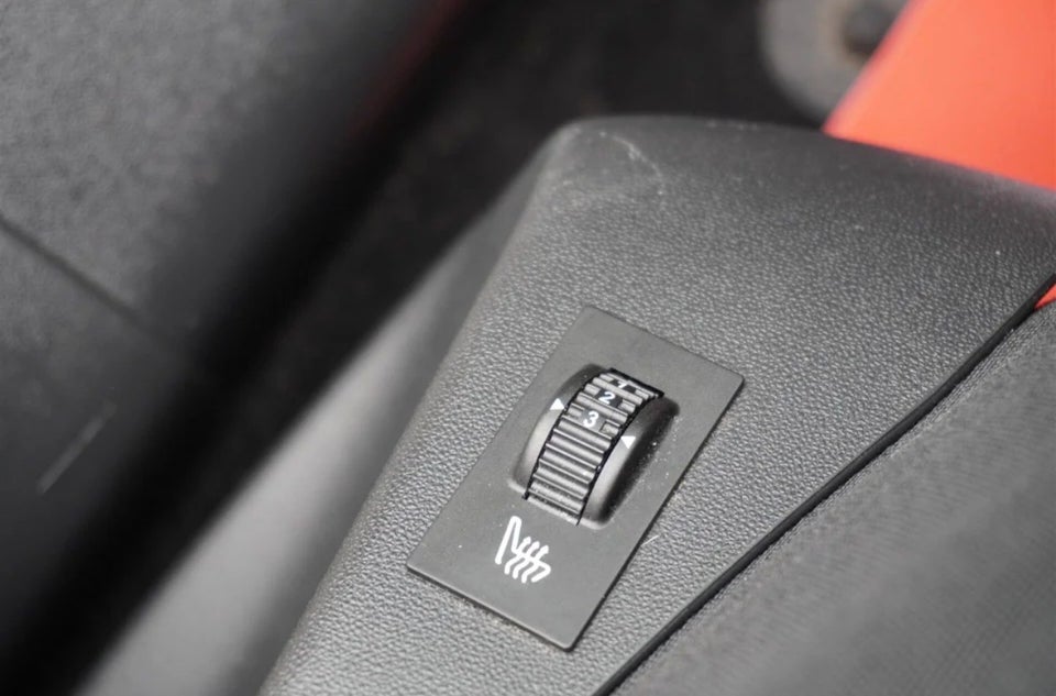 Peugeot 208 1,2 PureTech 82 Selection Sky 5d