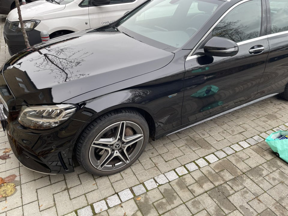 Mercedes C300 de 2,0 AMG Line stc. aut. 5d