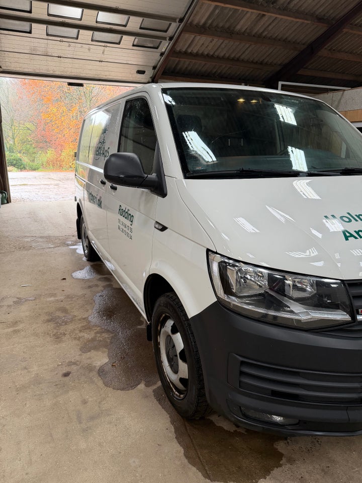 VW Transporter 2,0 TDi 180 Kassevogn DSG 4Motion kort
