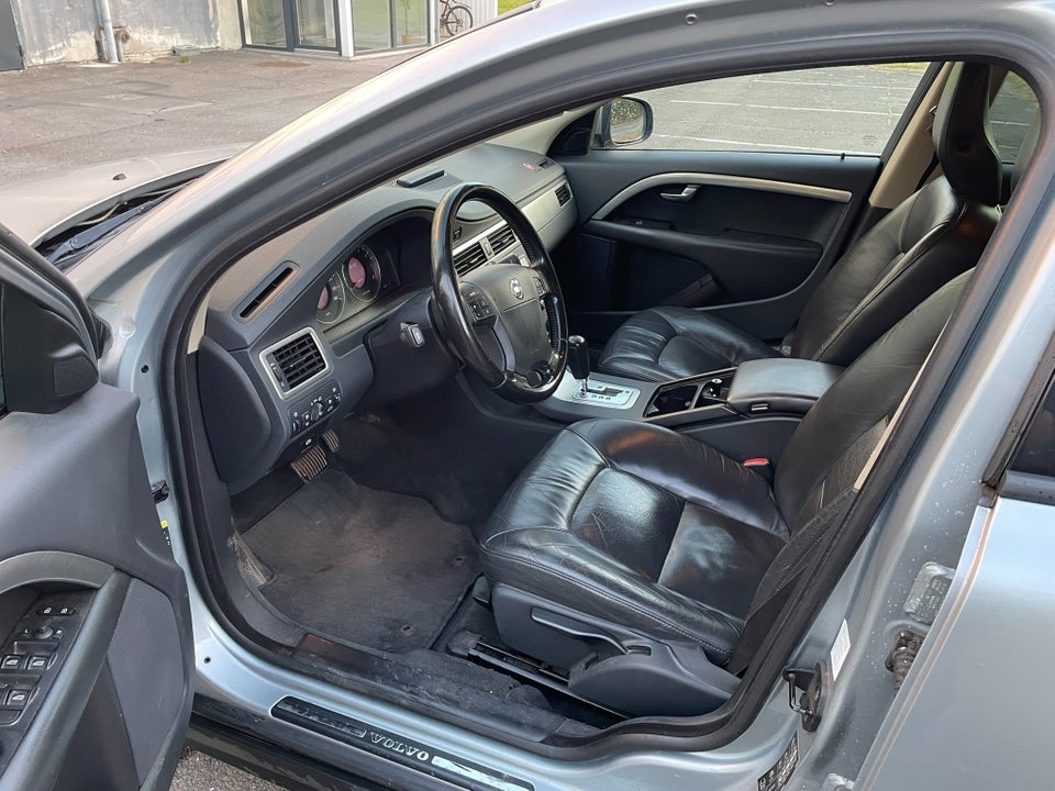 Volvo V70 2,5 T Momentum aut. 5d