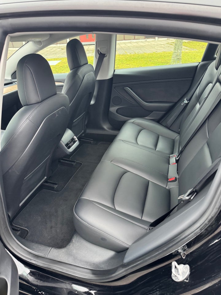 Tesla Model 3 RWD 4d