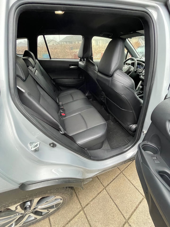 Toyota Corolla Cross 2,0 Hybrid Elegant CVT 5d