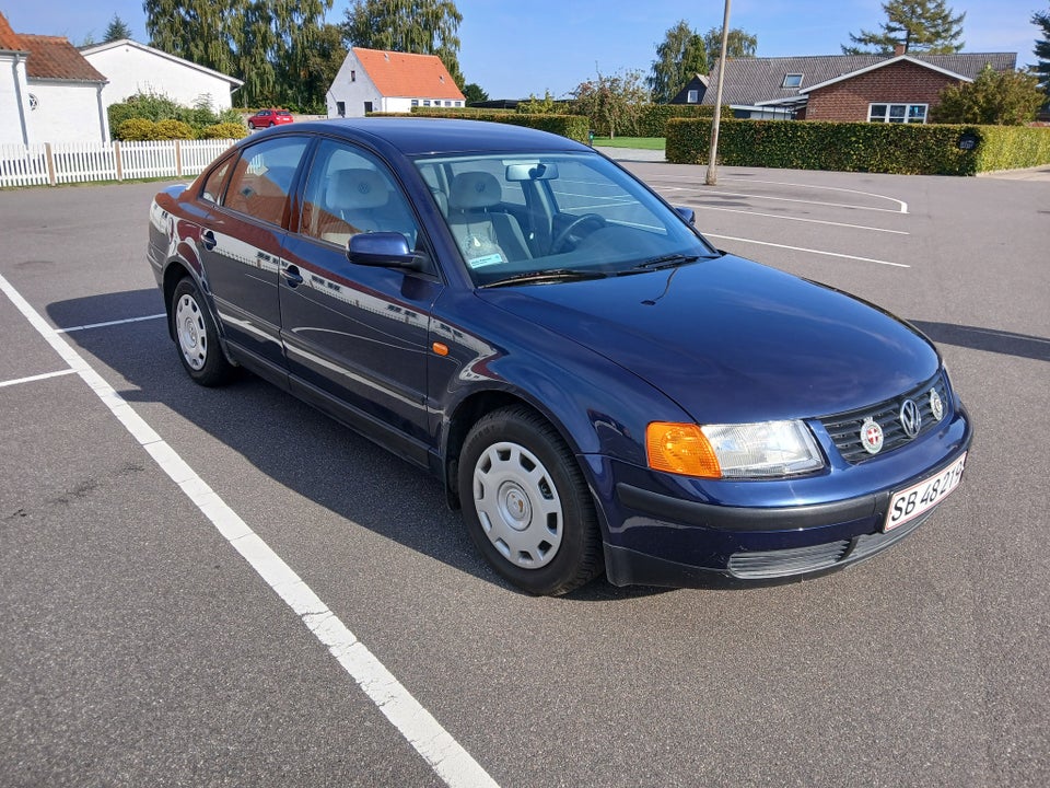 VW Passat 1,6 Comfortline 4d
