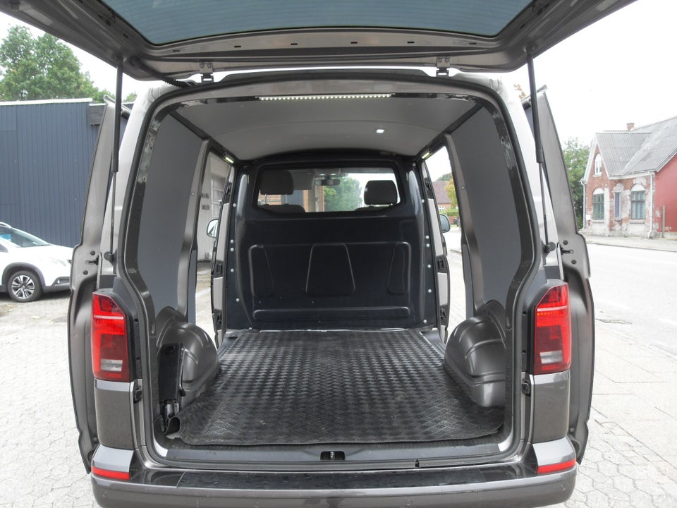 VW Transporter 2,0 TDi 199 Kassevogn DSG 4Motion kort
