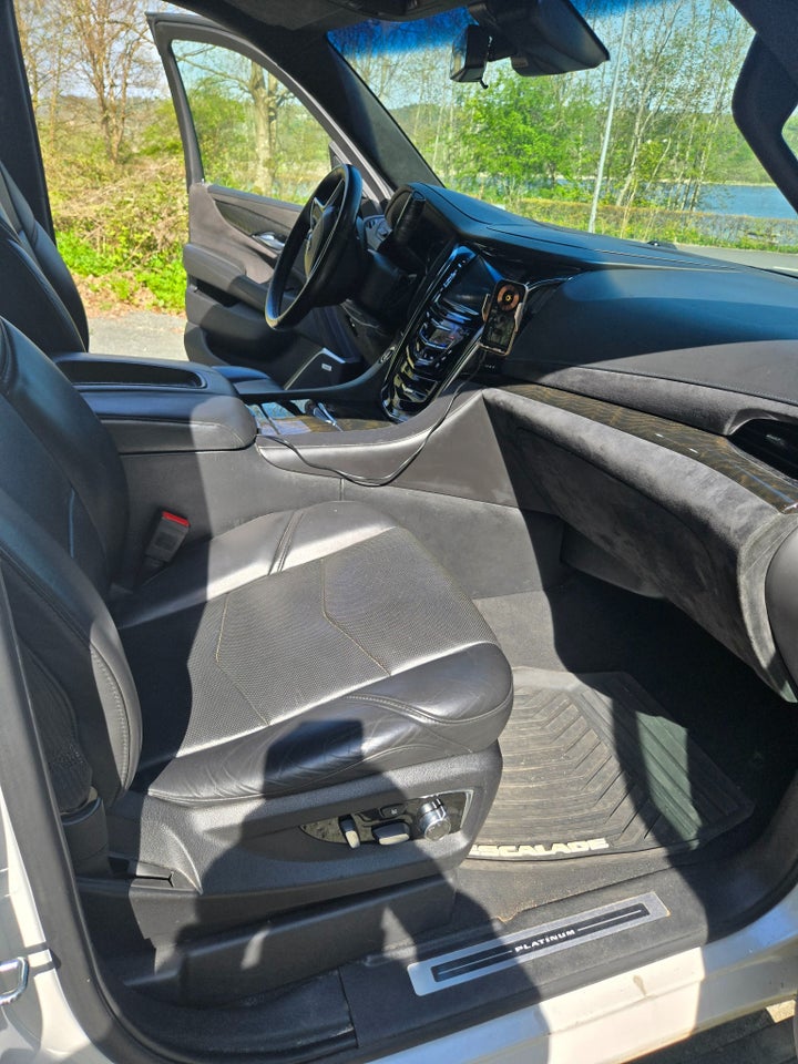 Cadillac Escalade 6,2 V8 ESV Platinum aut. 7prs 5d