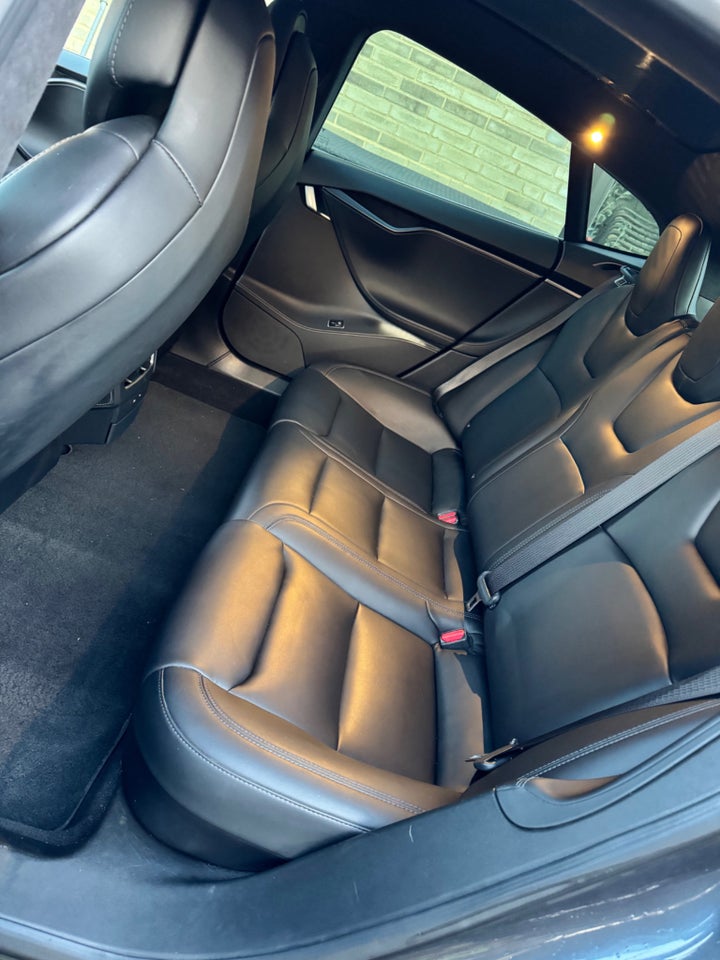 Tesla Model S Standard Range AWD 5d