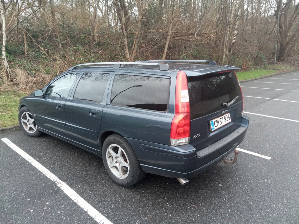 Volvo V70 2,4 T5 Momentum aut. 5d