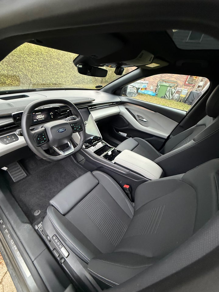 Ford Explorer 82 Premium Extended Range 5d