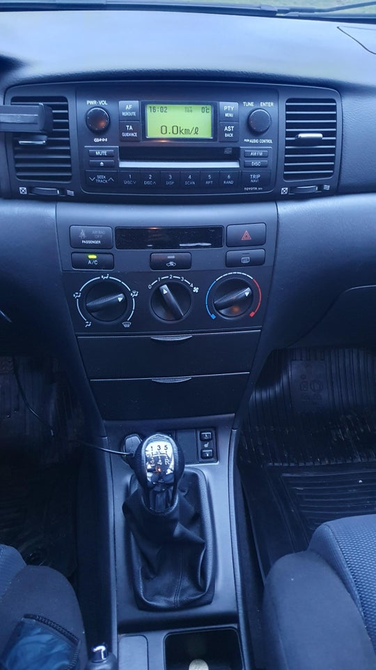 Toyota Corolla 1,6 Terra Jubi 5d