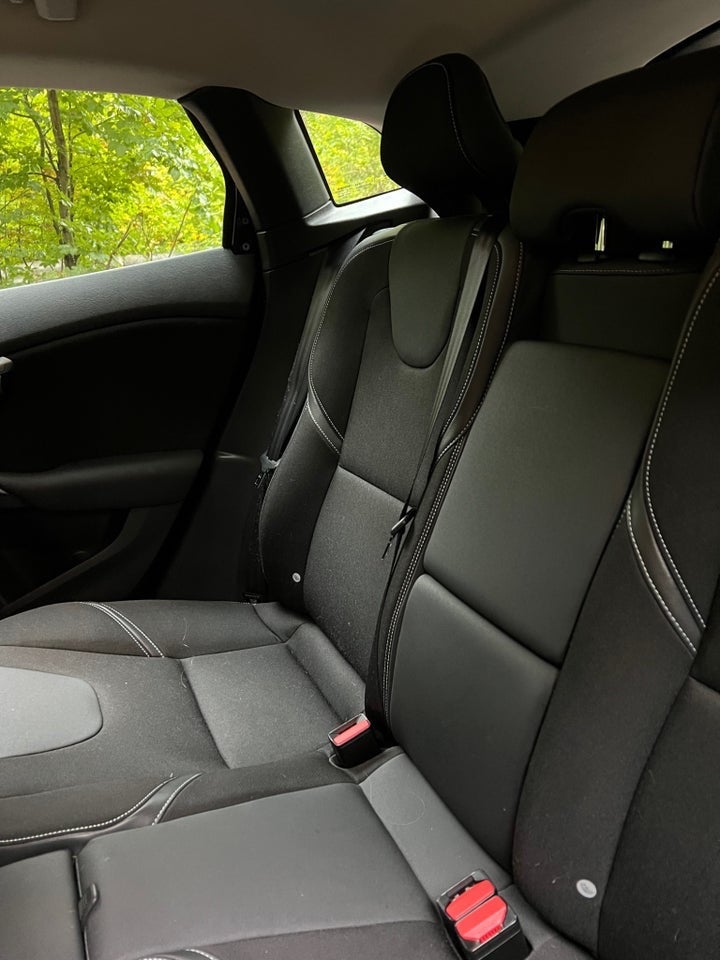 Volvo V40 1,6 D2 115 Momentum 5d