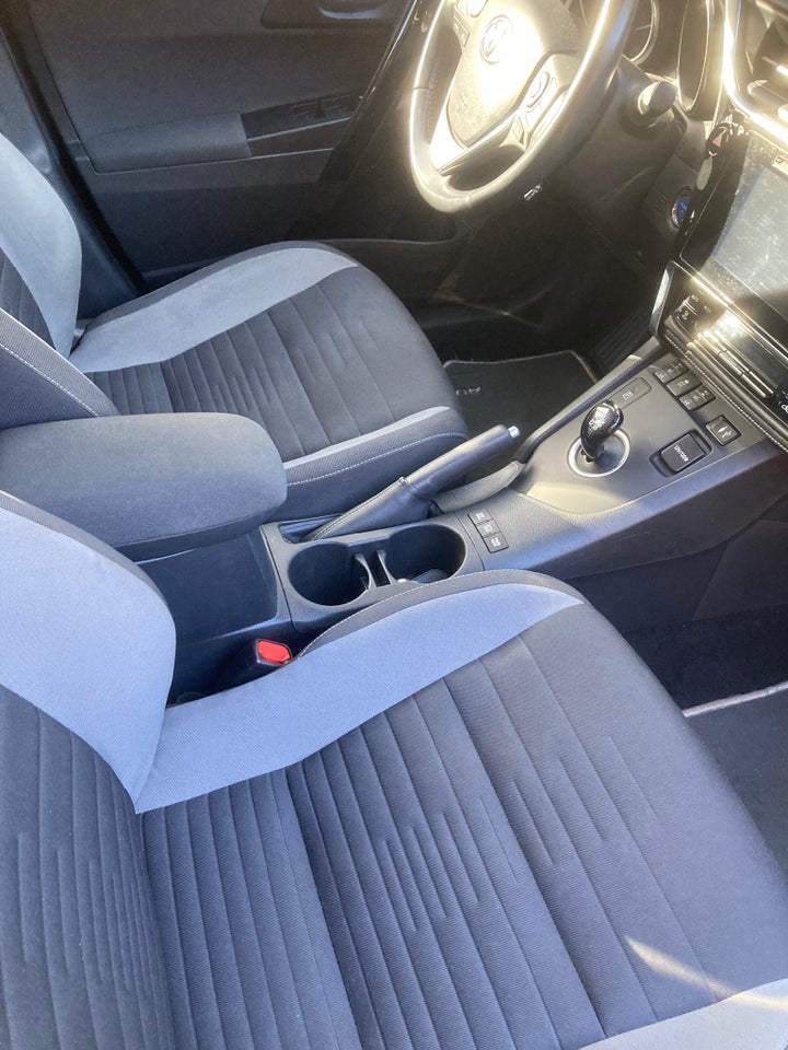 Toyota Auris 1,8 Hybrid H2 Touring Sports CVT 5d