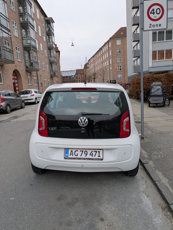 VW Up! 1,0 75 High Up! ASG 3d