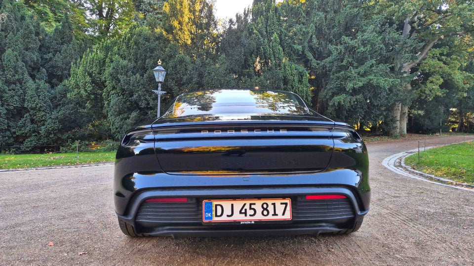 Porsche Taycan Performance+ 4d