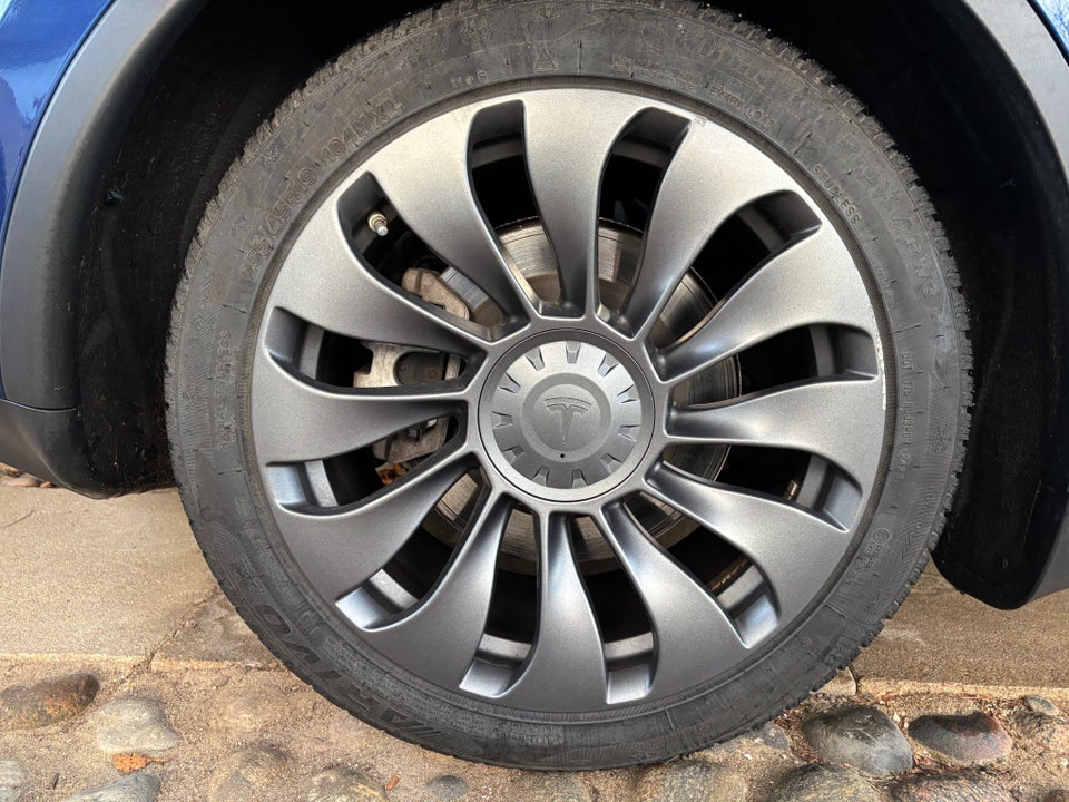 Tesla Model Y Long Range AWD 5d