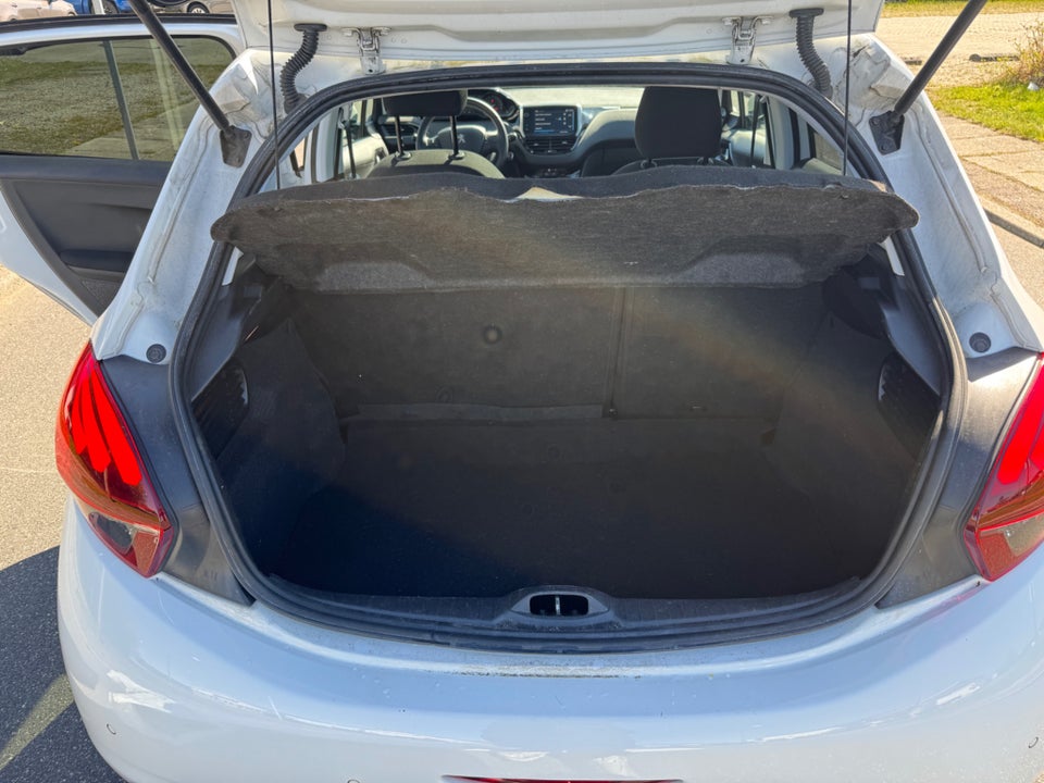 Peugeot 208 1,2 VTi 82 Selection Sky 5d