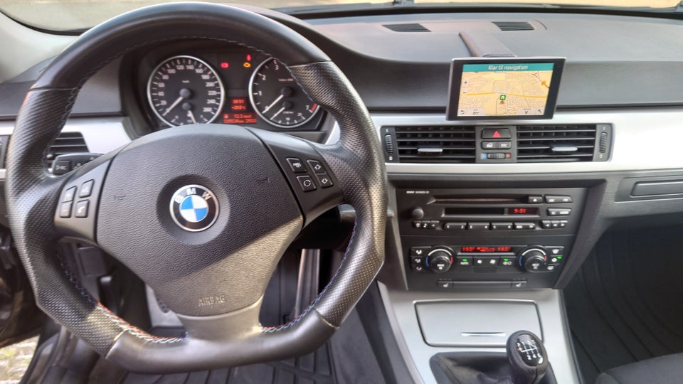 BMW 320i 2,0  4d