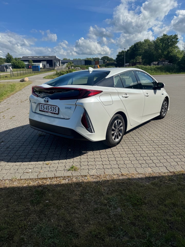 Toyota Prius 1,8 Plug-in Hybrid H3 MDS 5d