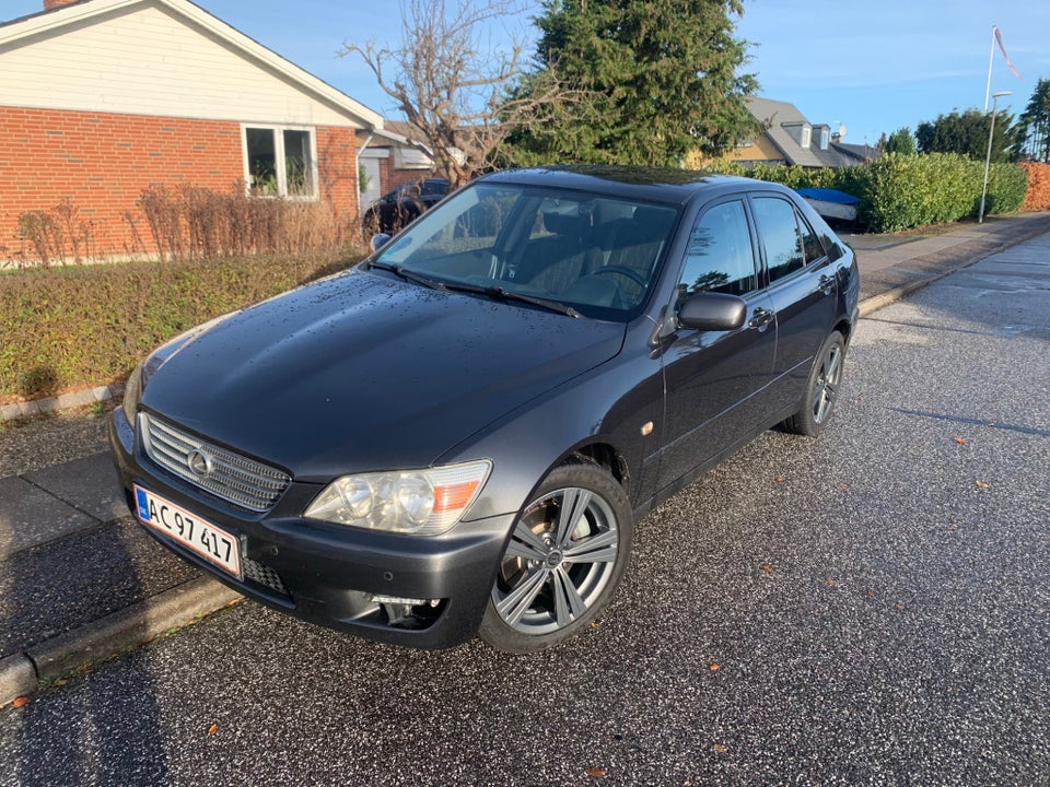 Lexus IS200 2,0 aut. 4d