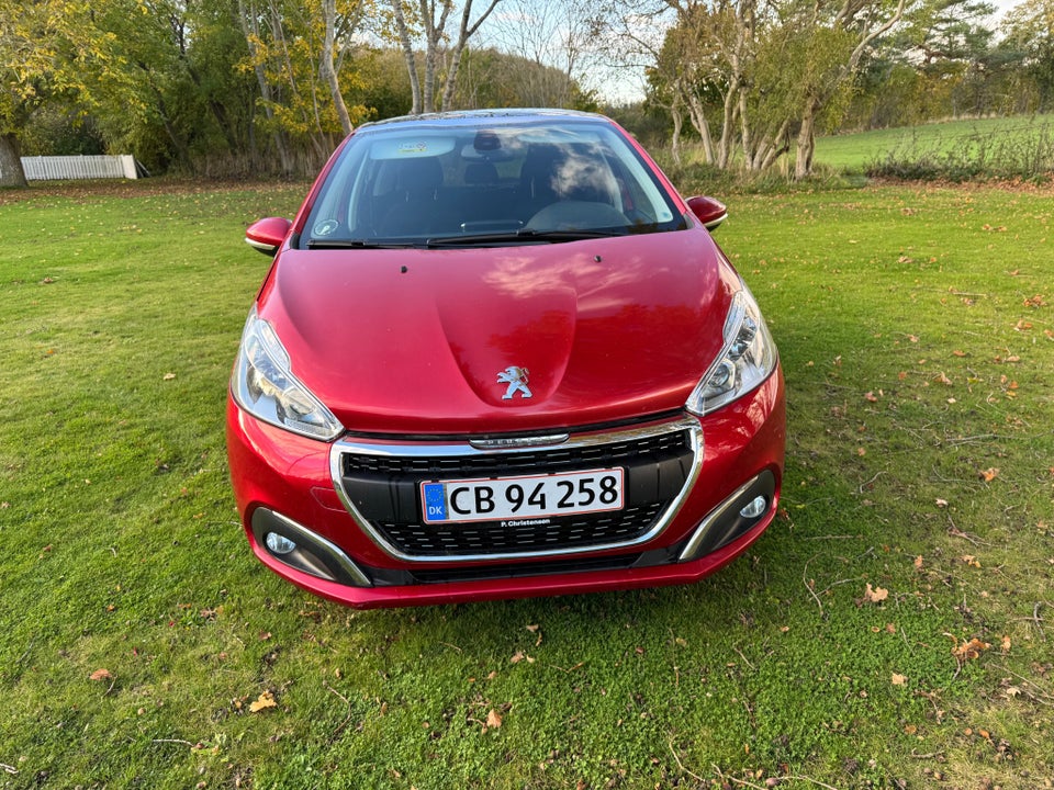 Peugeot 208 1,2 VTi 82 Signature Sky 5d