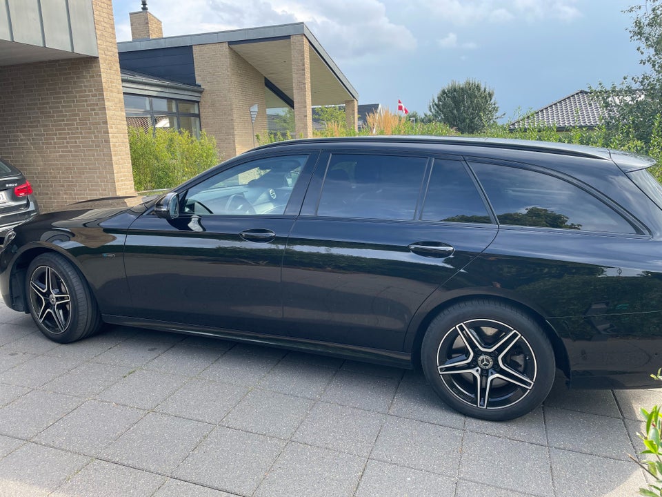 Mercedes E300 de 2,0 AMG Line stc. aut. 5d