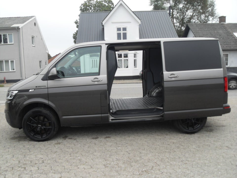 VW Transporter 2,0 TDi 199 Kassevogn DSG 4Motion kort