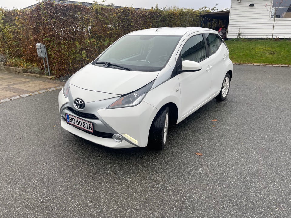 Toyota Aygo 1,0 VVT-i x-play 5d