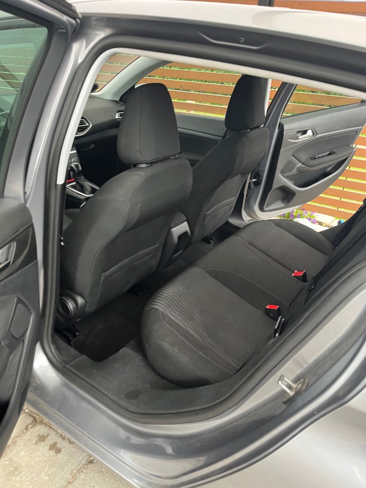 Peugeot 308 1,2 e-THP 110 Active SW 5d