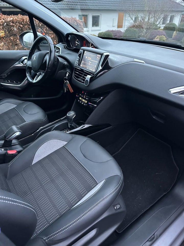 Peugeot 2008 1,2 e-THP 110 Allure Sky EAT6 5d