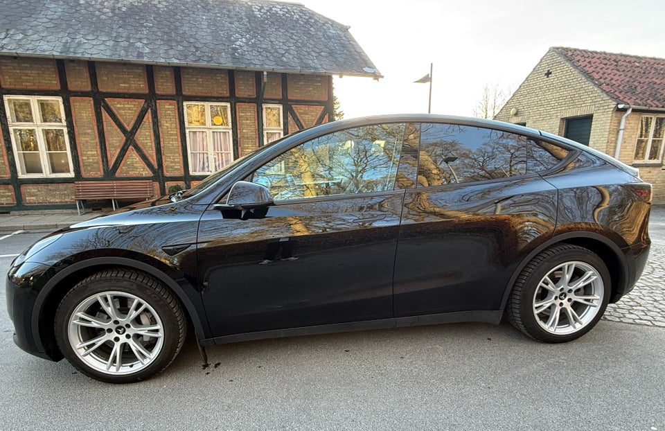 Tesla Model Y RWD 5d