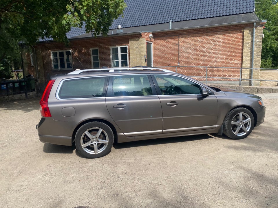 Volvo V70 2,4 D5 185 aut. 5d