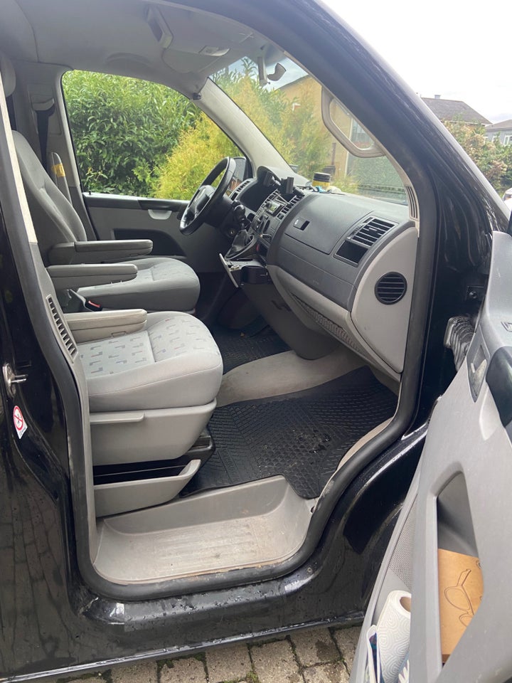 VW Transporter 2,5 TDi 130 Comfortline 5d