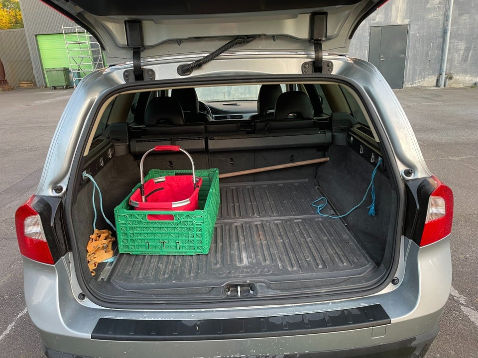 Volvo V70 2,5 T Momentum aut. 5d