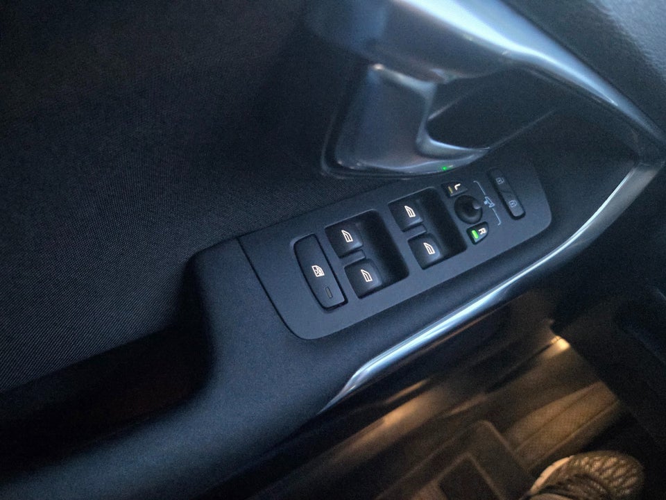 Volvo V40 CC 2,0 D3 150 Summum aut. 5d