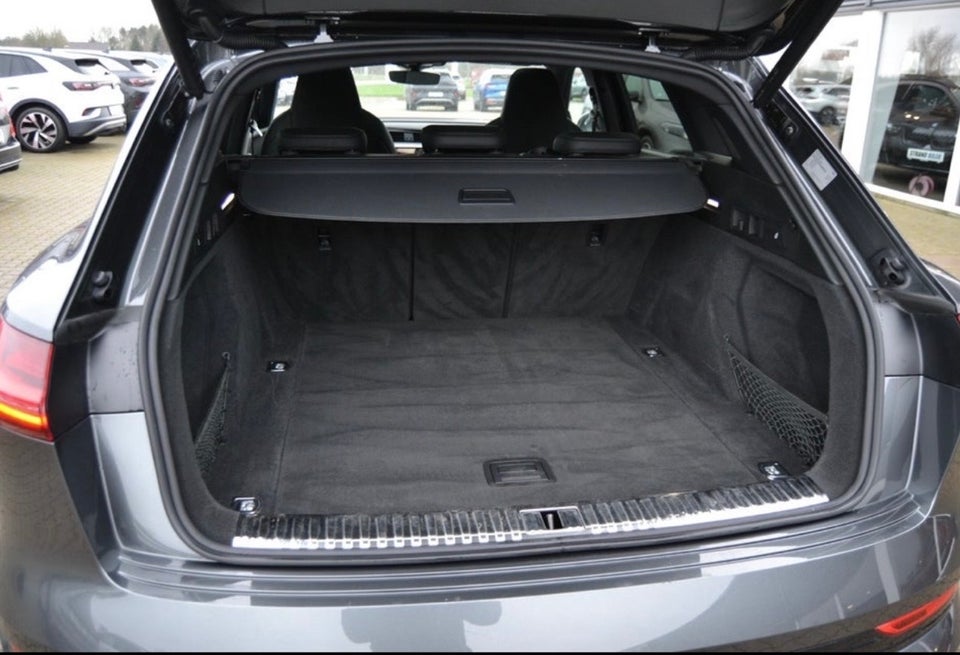 Audi e-tron 55 S-line quattro 5d