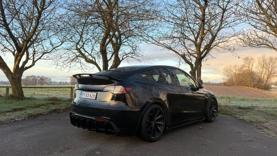 Tesla Model Y Long Range AWD 5d