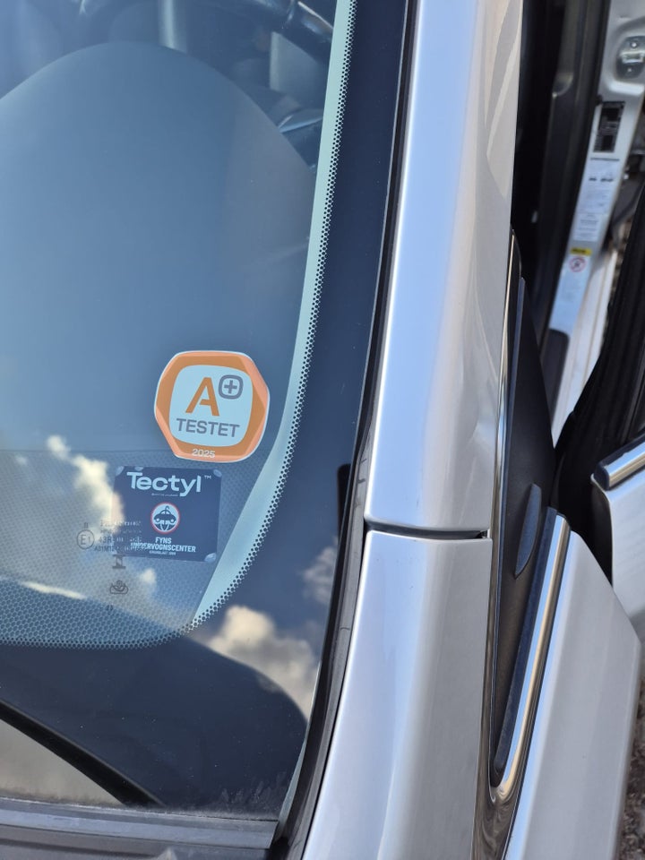 Toyota Avensis 2,0 D-4D T2 Premium stc. 5d