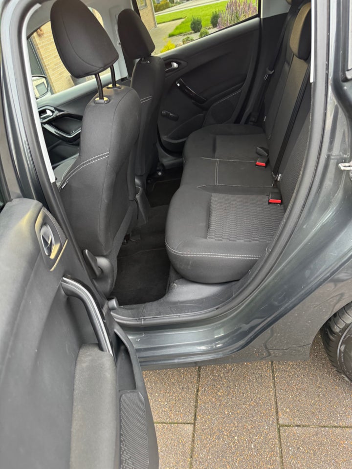 Peugeot 208 1,2 VTi 82 Allure 5d