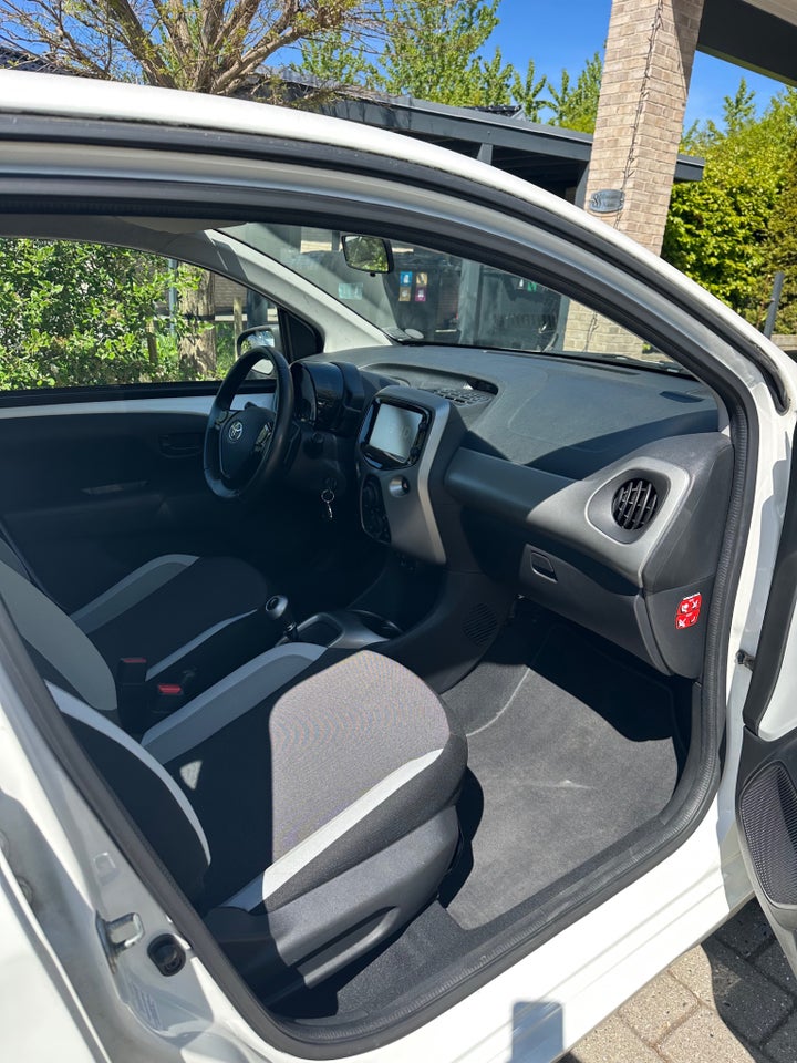 Toyota Aygo 1,0 VVT-i x-press x-shift 5d