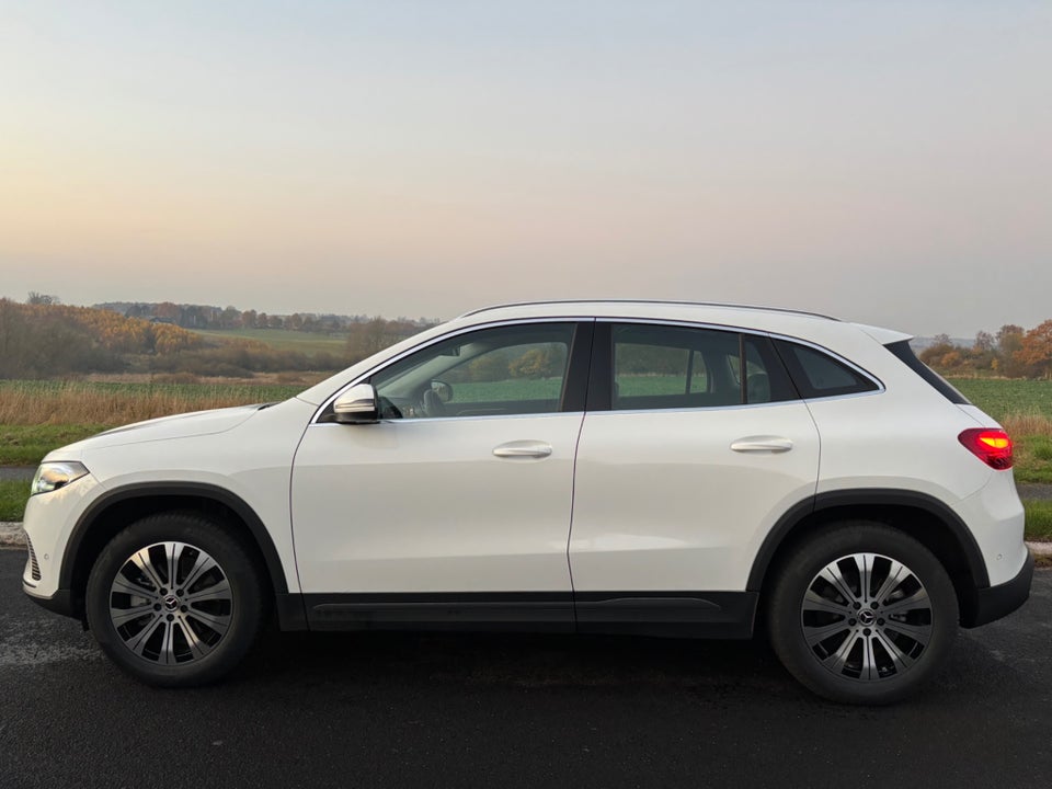 Mercedes EQA300 Progressive 4Matic 5d
