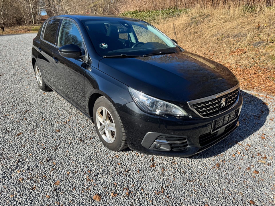 Peugeot 308 1,5 BlueHDi 130 Allure Sky 5d