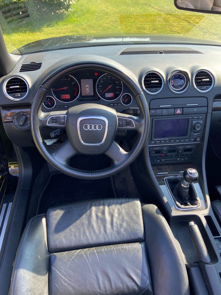 Audi A4 1,8 T 163 Cabriolet quattro 2d