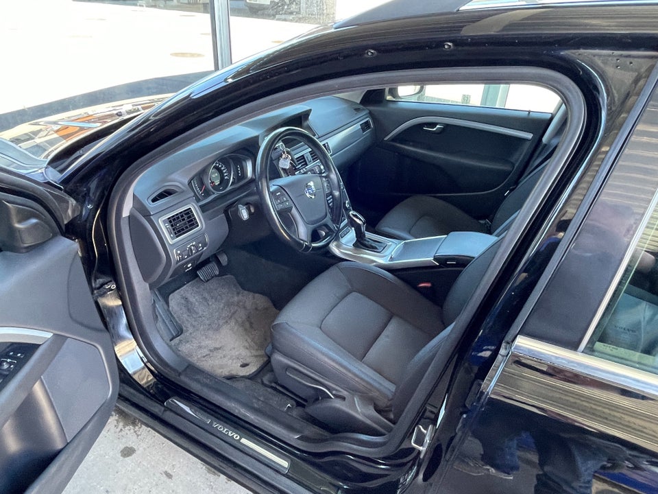 Volvo V70 2,0 T5 240 Momentum aut. 5d