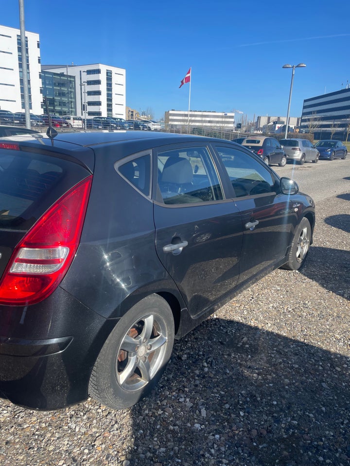 Hyundai i30 1,6 CRDi 90 Blue Drive 5d