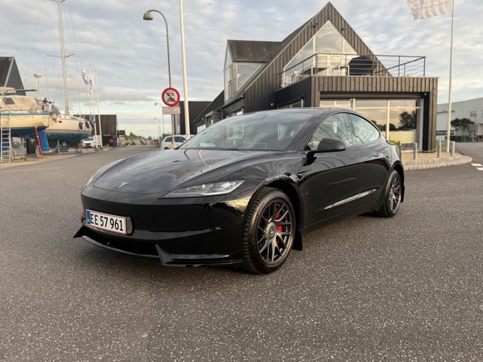 Tesla Model 3 RWD 4d