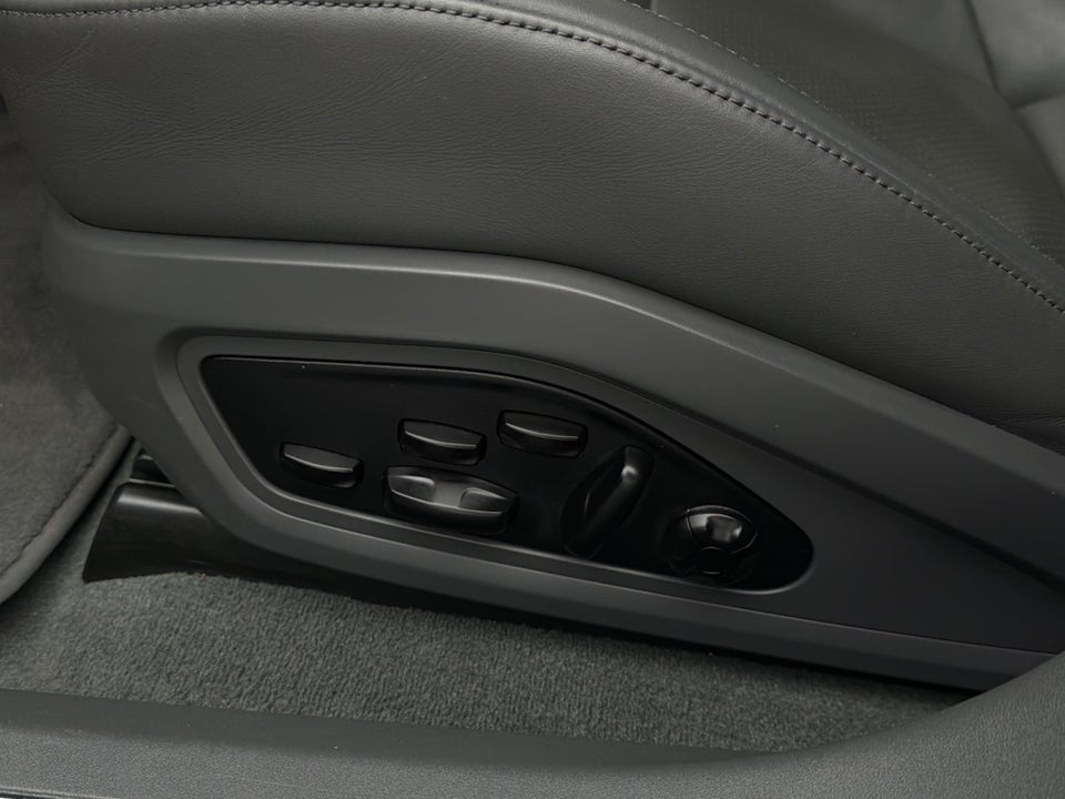 Porsche Taycan Turbo Performance+ 4d