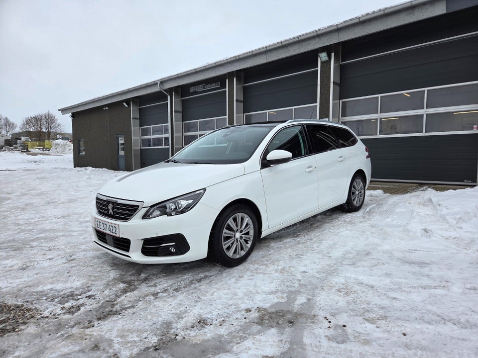 Peugeot 308 1,5 BlueHDi 130 Allure Sky 5d