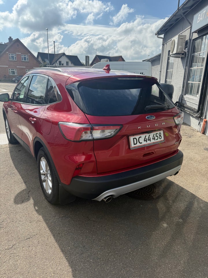 Ford Kuga 2,5 PHEV Titanium CVT 5d