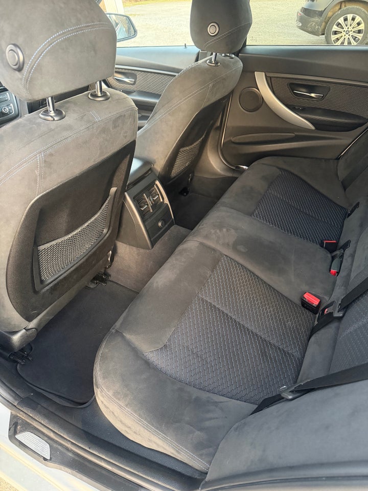 BMW 320d 2,0 Touring M-Sport xDrive 5d