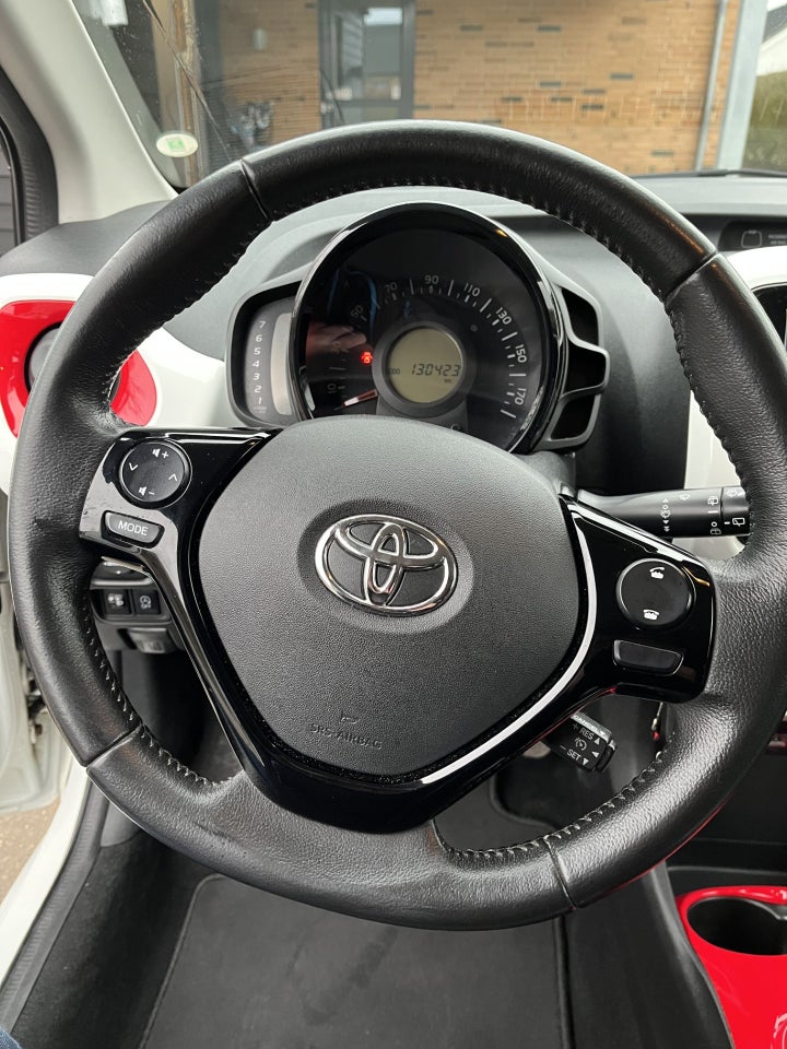 Toyota Aygo 1,0 VVT-i x-press 5d