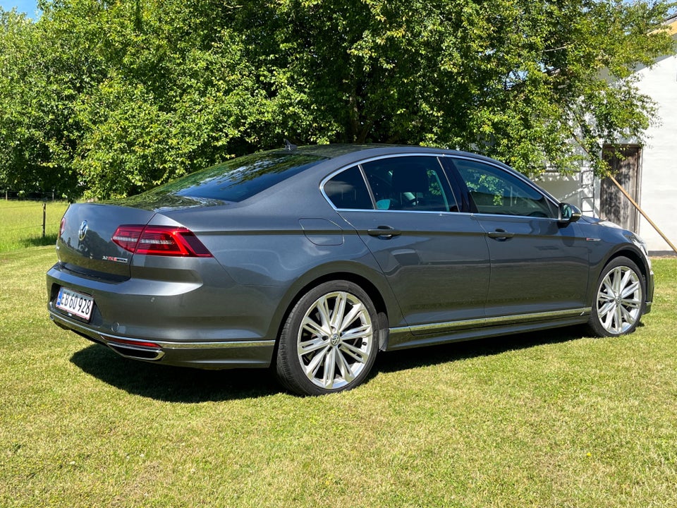 VW Passat 2,0 TSi 280 R-line DSG 4Motion 4d